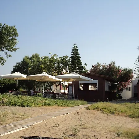 מלון דירות Thodorou Village 3*
